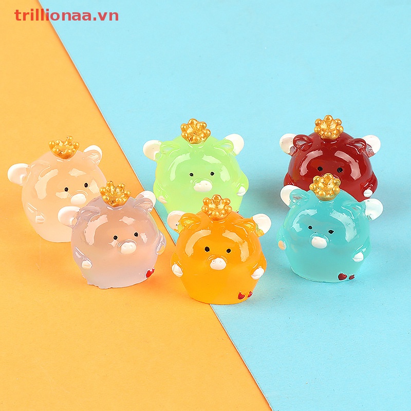 1 Mô Hình Chú Heo Đội Vương Miện Mini Bằng Nhựa Resin Phát Sáng Trang Trí Bảng Điều Khiển Xe Hơi