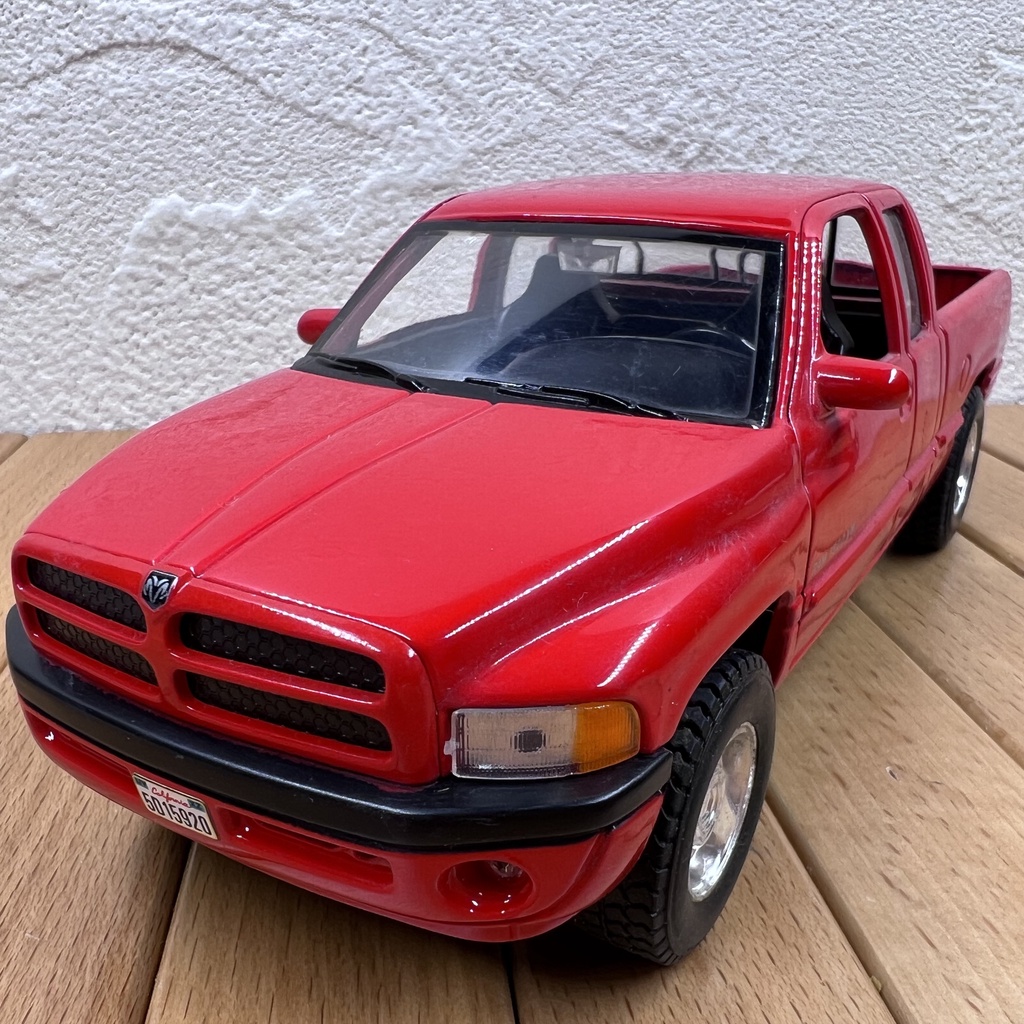 Mô Hình Xe Hơi Dodge Male Sheep Tyrannosaurus Rex RAM 1500 Bằng Hợp Kim Tỉ Lệ 1: 24