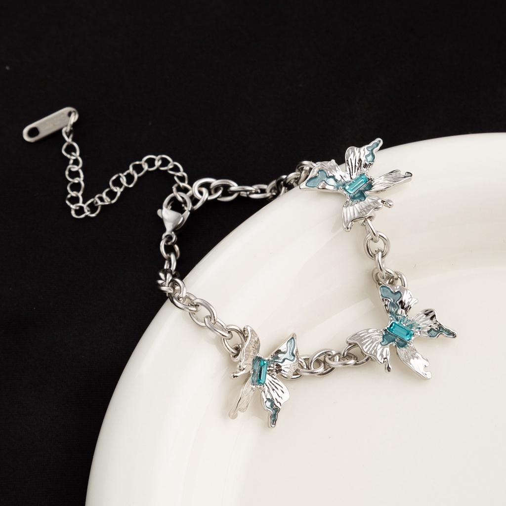 Vòng Tay Hình Bướm Đính Đá Zircon Màu Xanh Nhạt Thời Trang Cá Tính Dành Cho Nữ