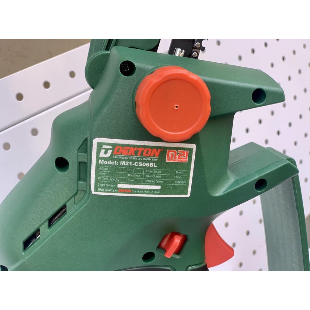 Máy cưa xích dùng pin DEKTON M21-CS06BL sử dụng chân pin thông dụng m21 GIÁ TỐT CHẤT LƯỢNG cm