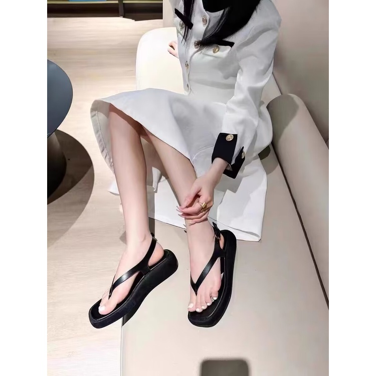 Giày Xăng Đan Đế Bằng Mềm Mại Thời Trang Đi Biển Xinh Xắn Cho Nữ