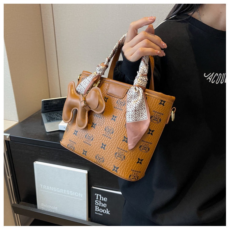 Túi Xách Da Pu Phối Khăn Lụa Thời Trang Cho Nữ