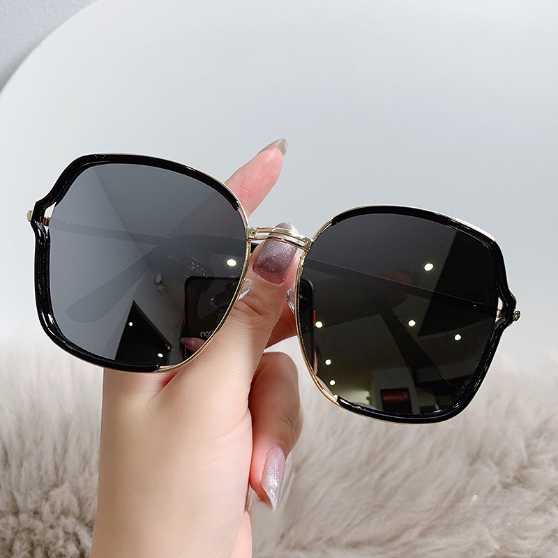 Kính Mát Chống Tia UV Mới Cho Cả Nam Và Nữ