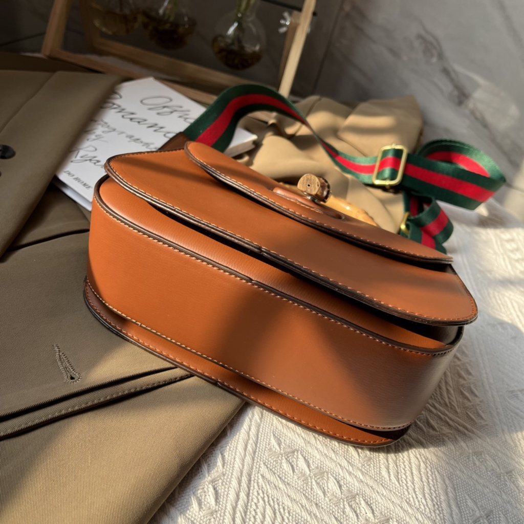 GUCCI6835 Women Sling Bag Casual Elegant Free Shipping Multifunction Crossbody  Saddle Bag M