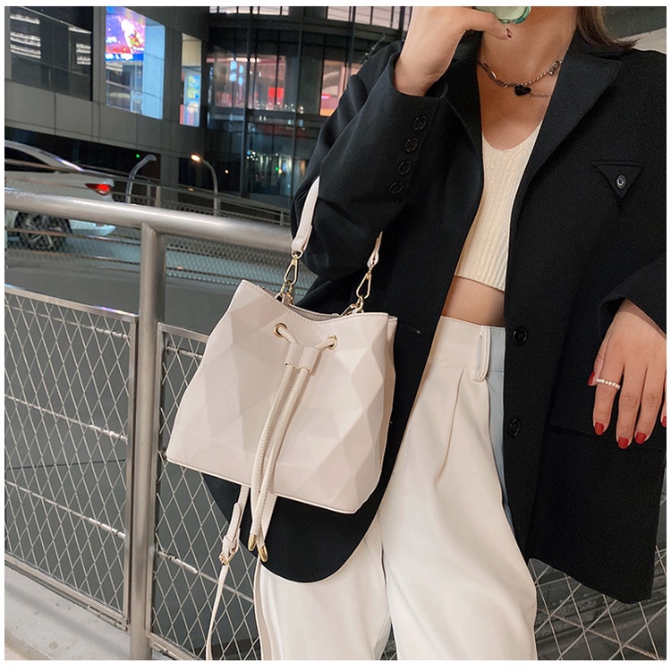 Túi Đeo Chéo Vai Kiểu Dây Rút Họa Tiết Hình Học Màu Sắc Thời Trang Sành Điệu Cho Nữ