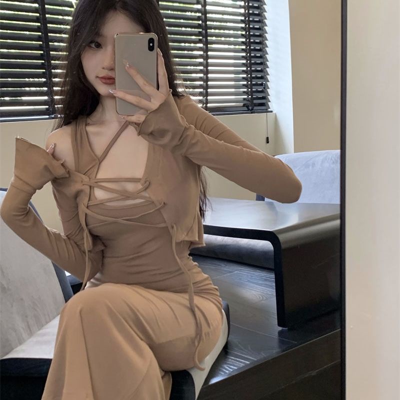 Bộ Đầm Thiết Kế Nhẹ Nhàng Quyến Rũ Cho Nữ