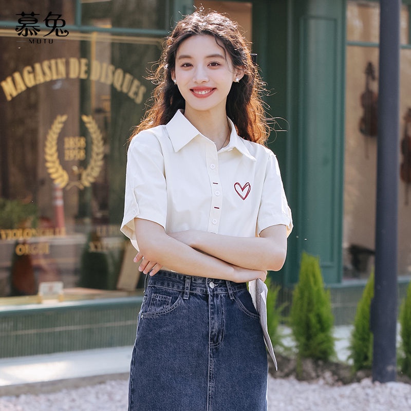Nhỏ Phong Cách Preppy Thêu Trái Tim Top Nữ 2023 Thiết Kế Mùa Hè Niche Áo Sơ Mi Nửa Tay