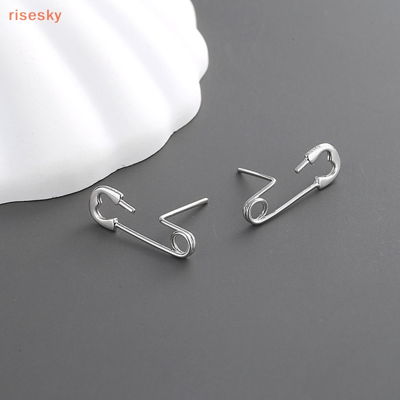 1 Đôi Bông Tai Hình Ghim Kẹp Giấy Màu Sắc Không Đồng Đều Phong Cách Gothic Dành Cho Nam Nữ