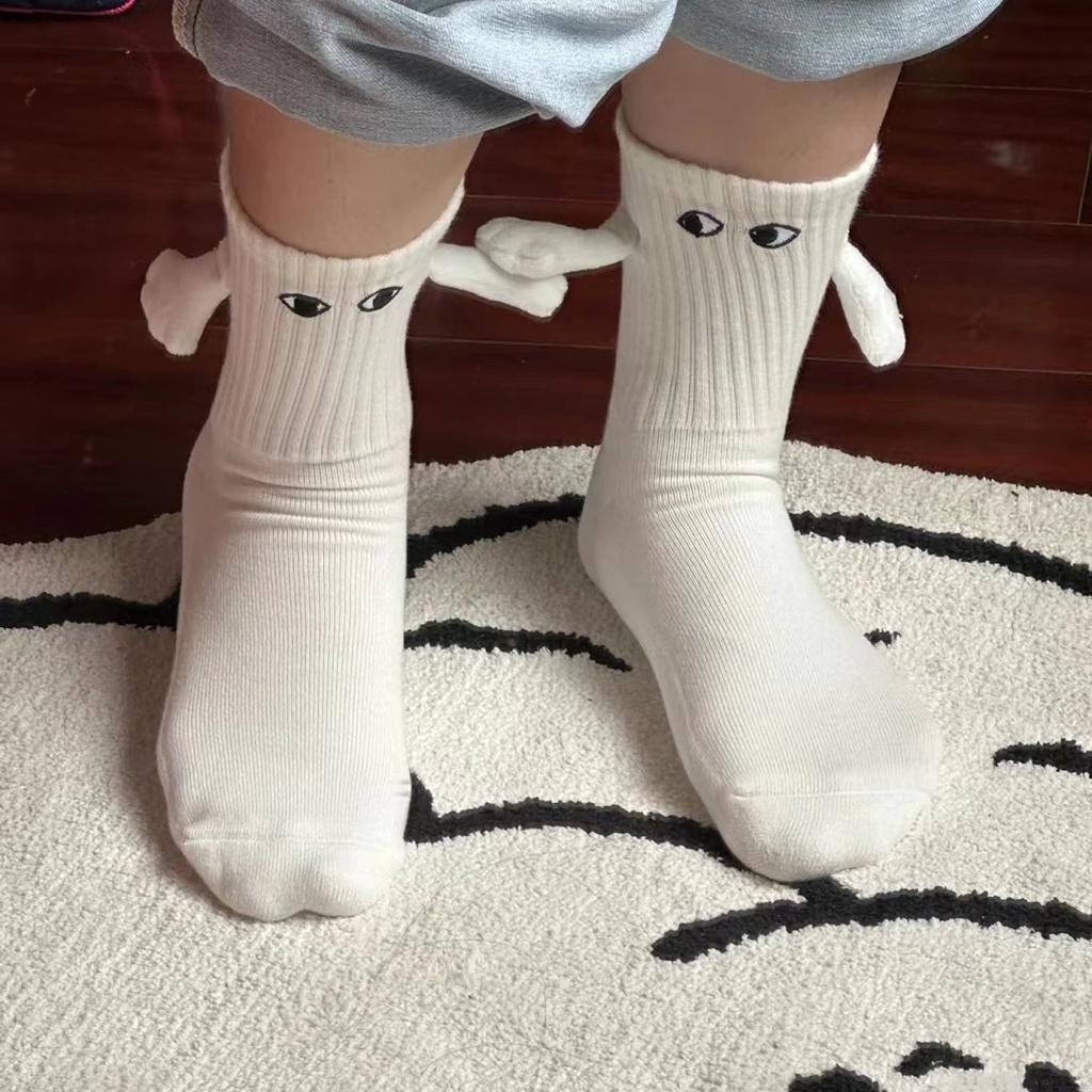 Đôi Vớ Cầm Tay Từ Tính Siêu Hot Hình Búp Bê Ba Chiều Màu Trắng Dễ Thương Cotton Nắm Chặt Fo