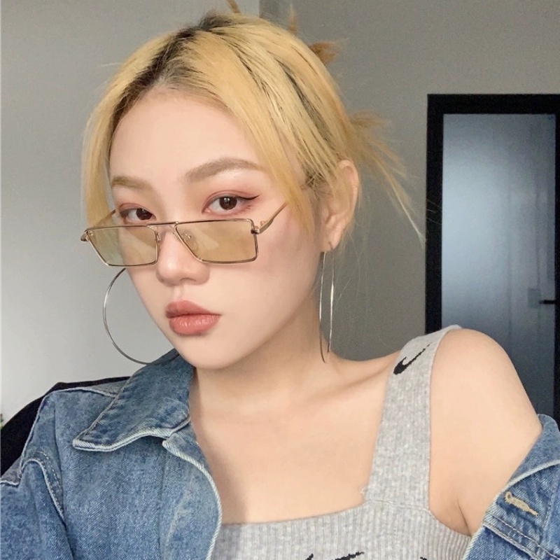 Xu hướng kính râm vuông gọng nhỏ bằng kim loại cổ điển mới kính râm phiên bản hàn quốc lưới kính râm đường phố màu đỏ