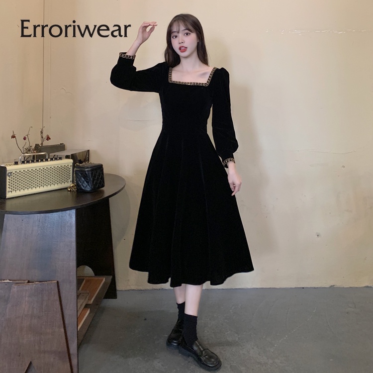 Đầm ERRORIWEAR cổ vuông viền vàng chất nhung rộng rãi thời trang 2023 cho nữ