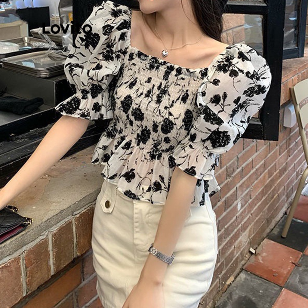 Áo Lovito cổ vuông tay phồng viền xếp nếp gợn sóng họa tiết hoa thường ngày dành cho nữ LNA04010 (màu trắng)