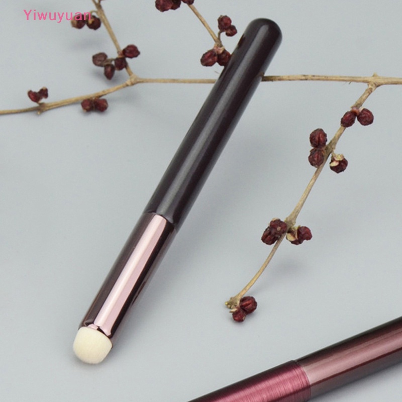 1 Cọ Trang Điểm Môi Đầu Tròn Mini Không Lem