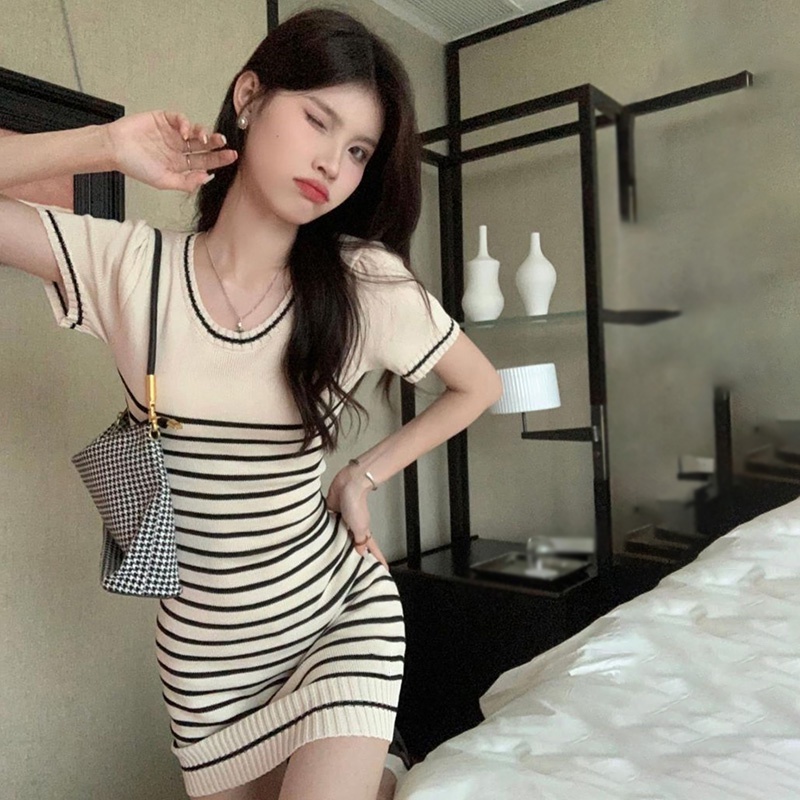 Đầm Dệt Kim Tay Ngắn Cổ Tròn In Họa Tiết Kẻ Sọc Thời Trang Xinh Xắn Cho Nữ