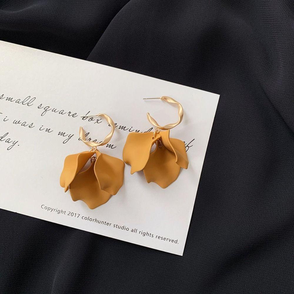 Bông Tai Dáng Dài Hình Cánh Hoa Phối Tua Rua Phong Cách Hàn Quốc Tinh Tế Thời Trang