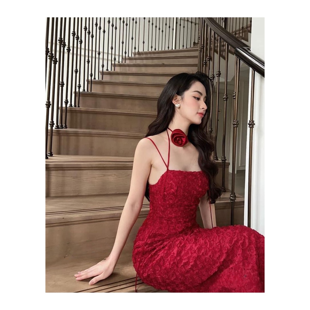 Đầm body dây ren hoa nổi siêu xinh xắn