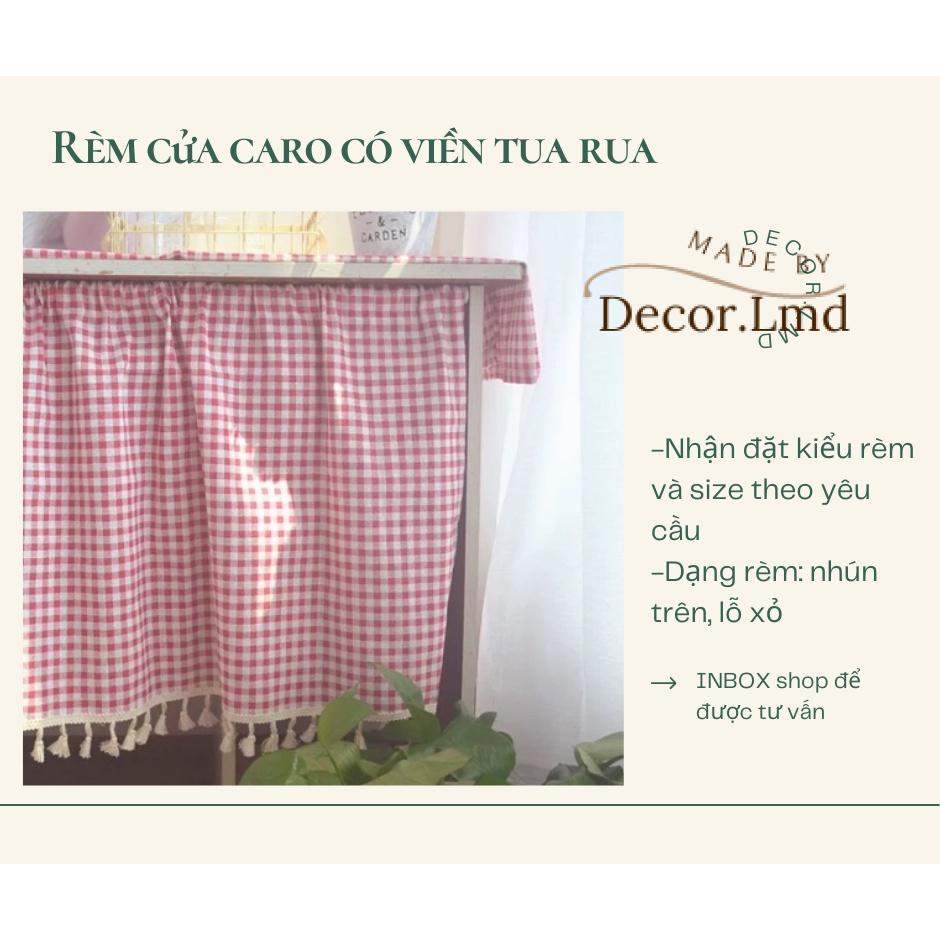 Rèm treo kệ bếp caro có viền tua rua