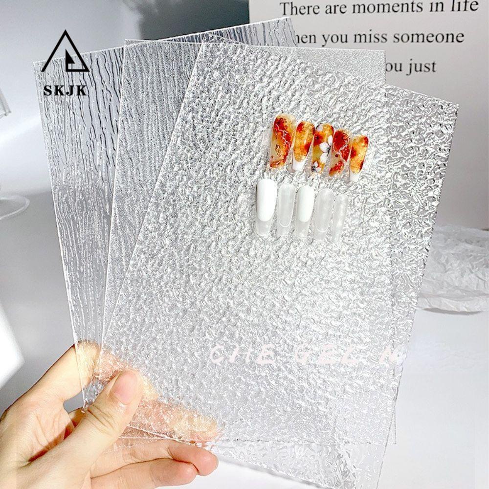 Bảng acrylic SKJK trong suốt dùng để trưng bày móng tay giả màu nước tiện dụng
