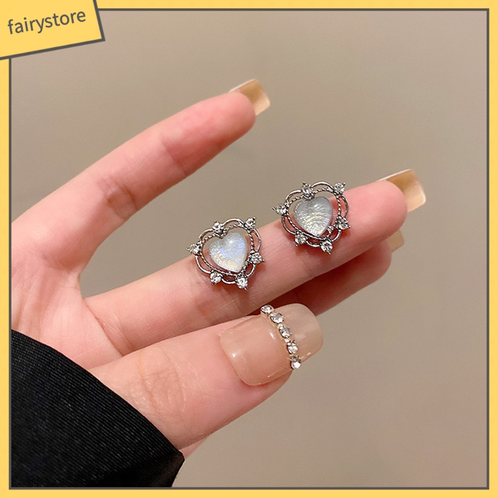 1 Đôi Bông Tai Hình Trái Tim Đính Đá Thời Trang