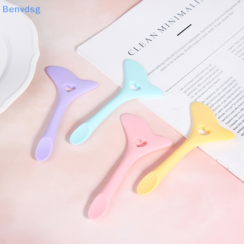 Khuôn Hỗ Trợ Kẻ Mắt Hình Đôi Cánh Độc Đáo Tiện Dụng