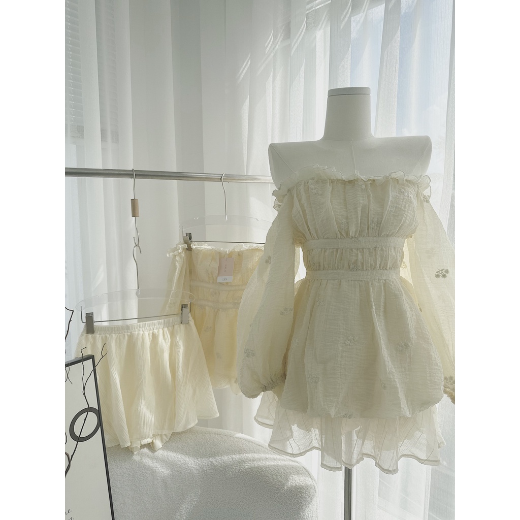 Set áo nude hoa nổi trễ vai + chân váy