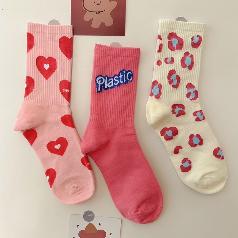 Màu hồng đáng yêu của họa tiết vớ ống trung bình dành cho các cô gái thời trang YR