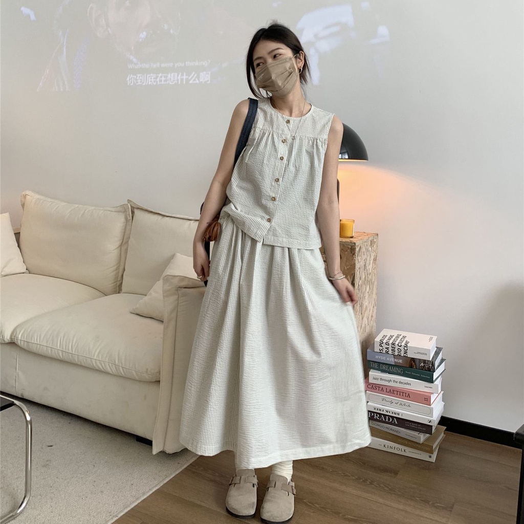 Bộ hai món gồm áo không tay + chân váy kẻ sọc xám trắng phong cách Pháp khí chất thời trang mùa hè cho nữ