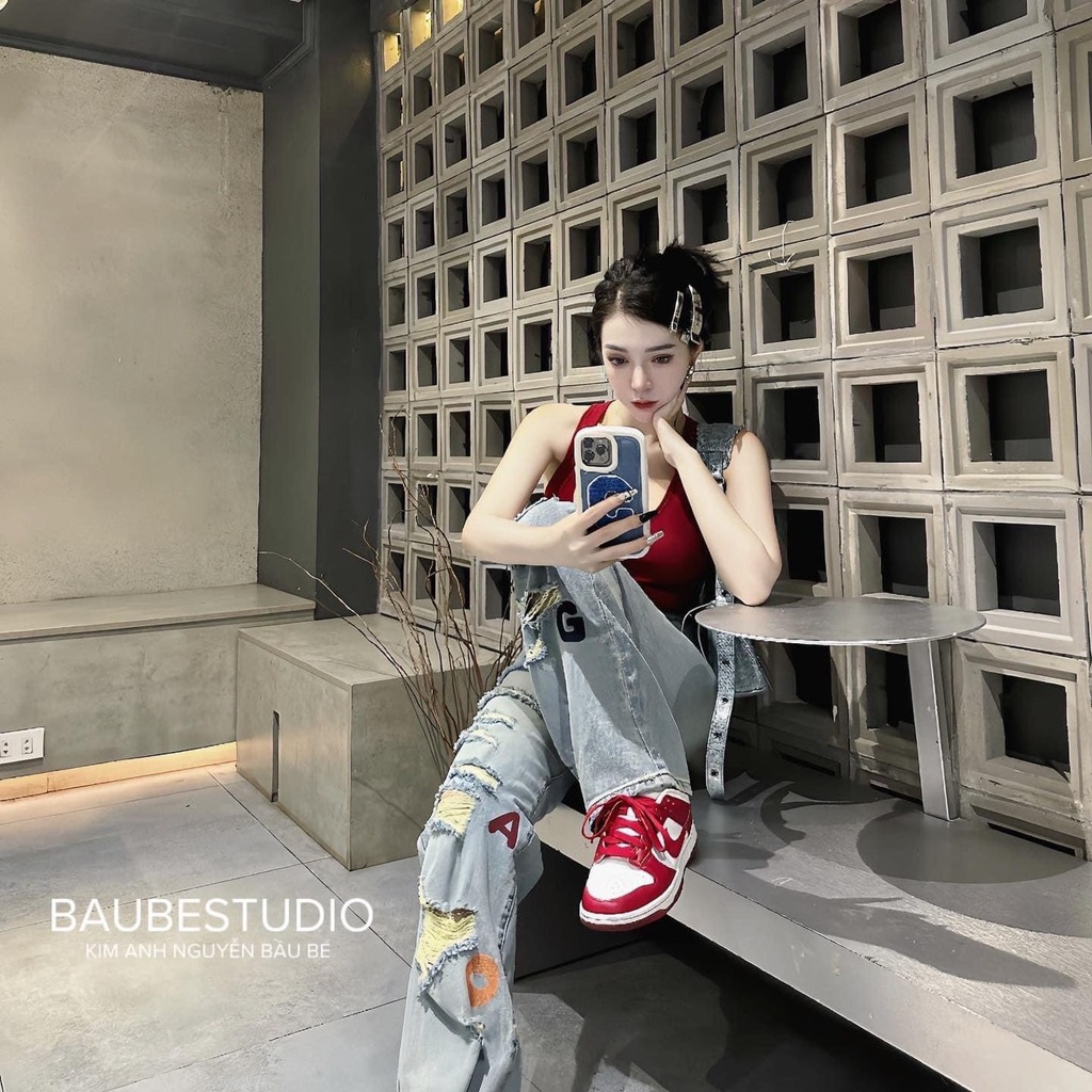 Quần Jean Suông Rách Thêu Chữ Nhiều Màu