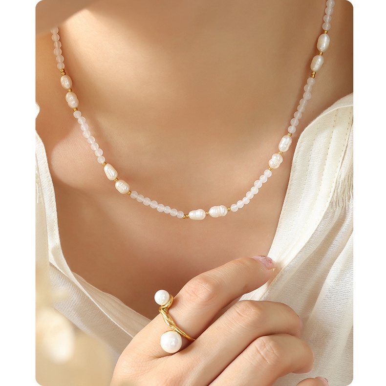 Vòng Cổ Hạt Ngọc Trai Bằng Thép Titan Mạ Vàng Không Phai Phong Cách Pháp Cá Tính Mùa Đông Mới