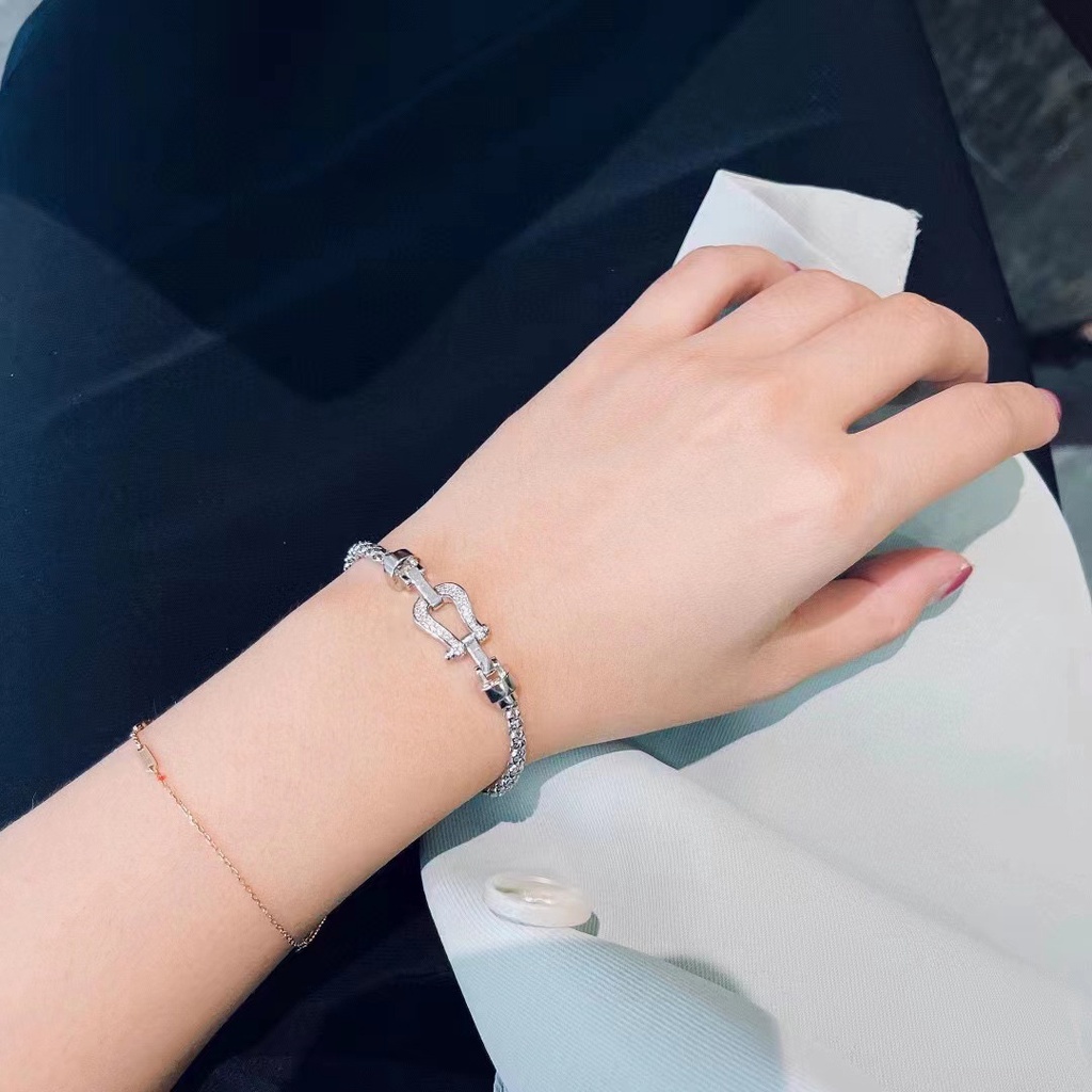 ♥ Vòng Tay Hình Móng Ngựa Hợp Thời Trang Dễ Phối Đồ Cho Cặp Đôi