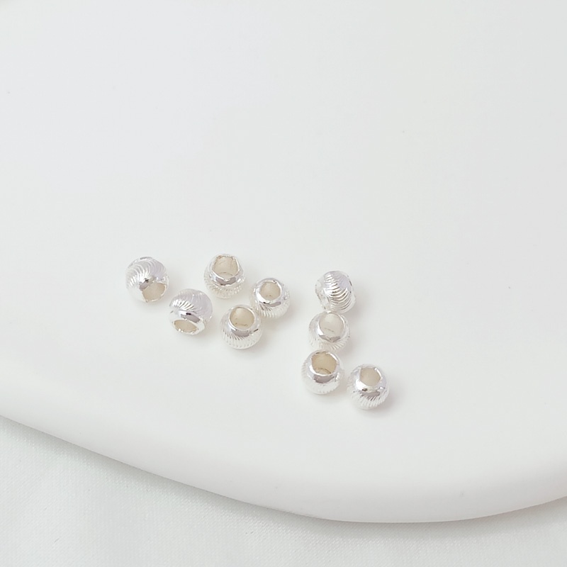 Bộ 50 Hạt Xỏ Lỗ Tròn Màu Sắc Mạnh Mẽ Dùng Làm Vòng Tay / Dây Chuyền DIY