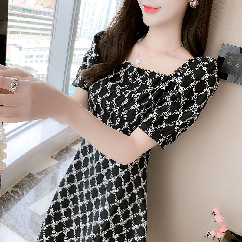 Đầm Đen Cổ Vuông Tay Ngắn Phồng Ôm Dáng Thêu Họa Tiết Kiểu Pháp Thời Trang Mùa Hè 2023 Cho Nữ