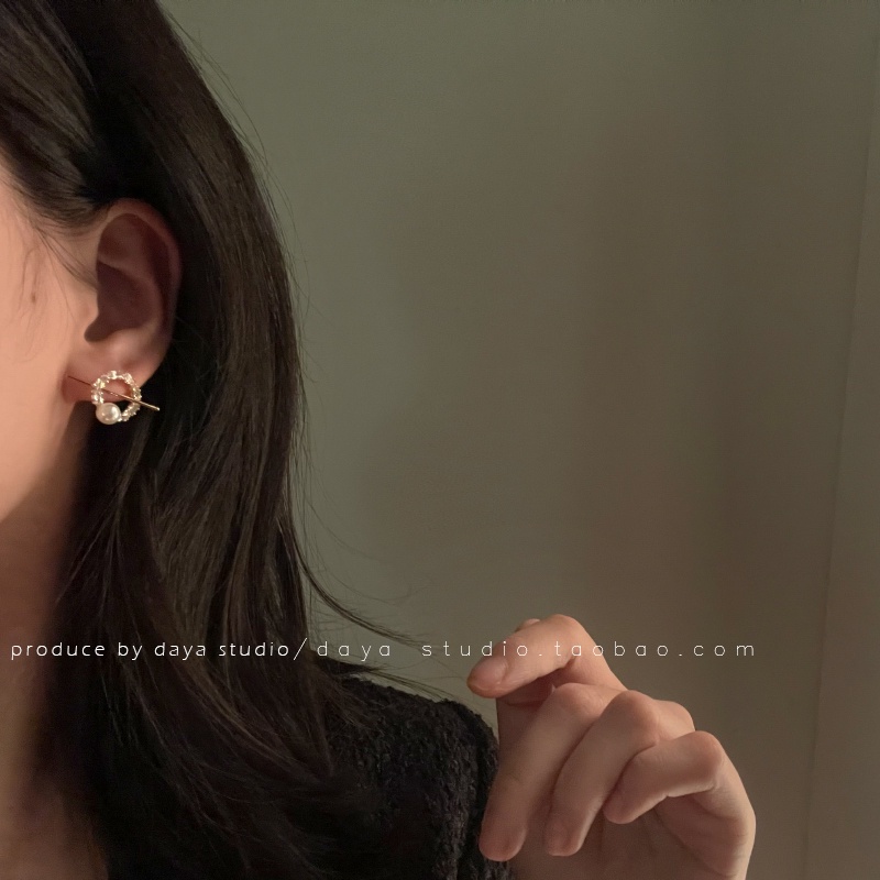 Khuyên Tai Tròn Đính Ngọc Trai Sang Trọng