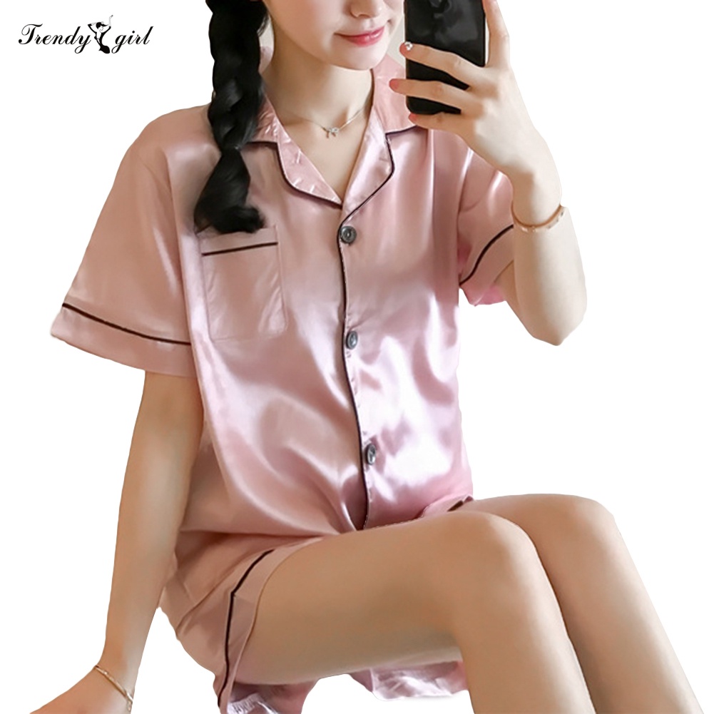 Bộ Đồ Ngủ Áo Cổ Bẻ Tay Ngắn Cài Nút + Quần Short Có Túi Thời Trang Cho Nữ