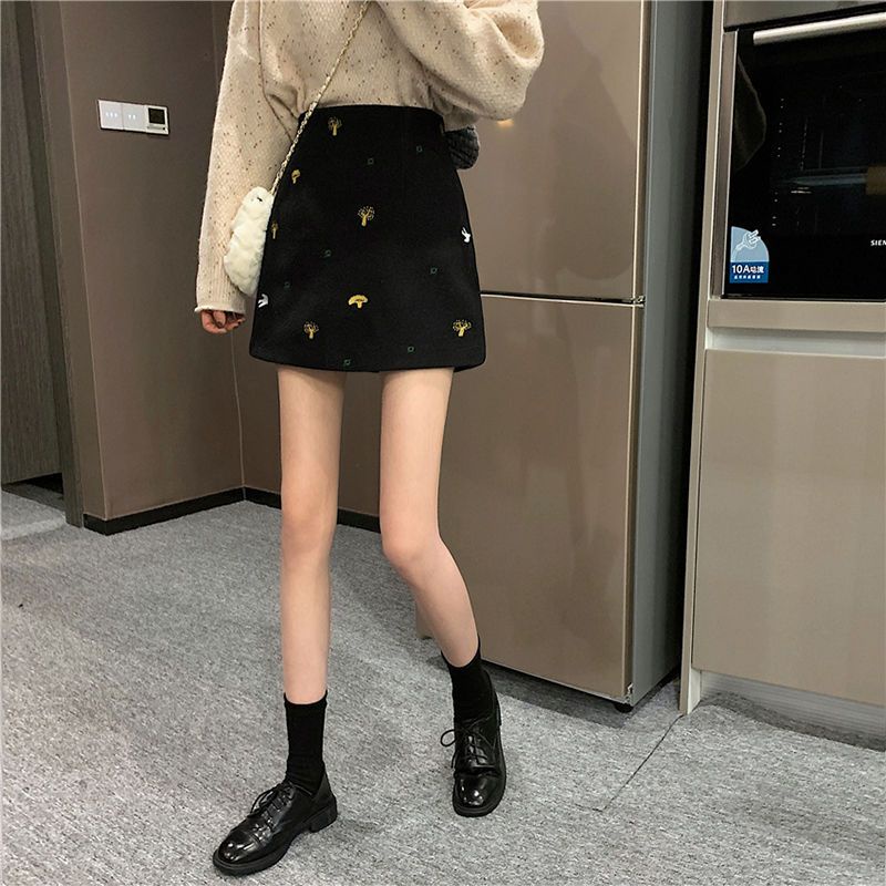 2023 New High Waist Slim Black Half body Embroidered Wrapped Hip Skirt Short Skirt