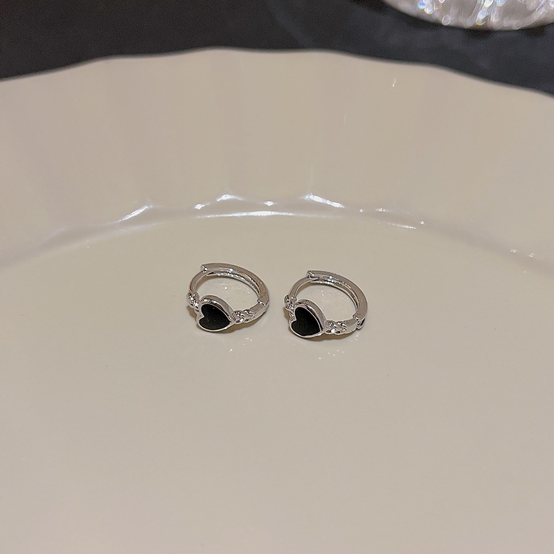 Bông Tai Thép Titan Màu Đen / Bạc Hình Trái Tim Đơn Giản Thanh Lịch Thời Trang Cho Nữ