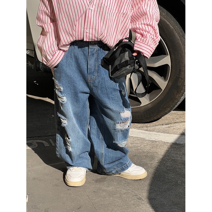 Quần jean rách cá tính cho bé mẫu mới 2023