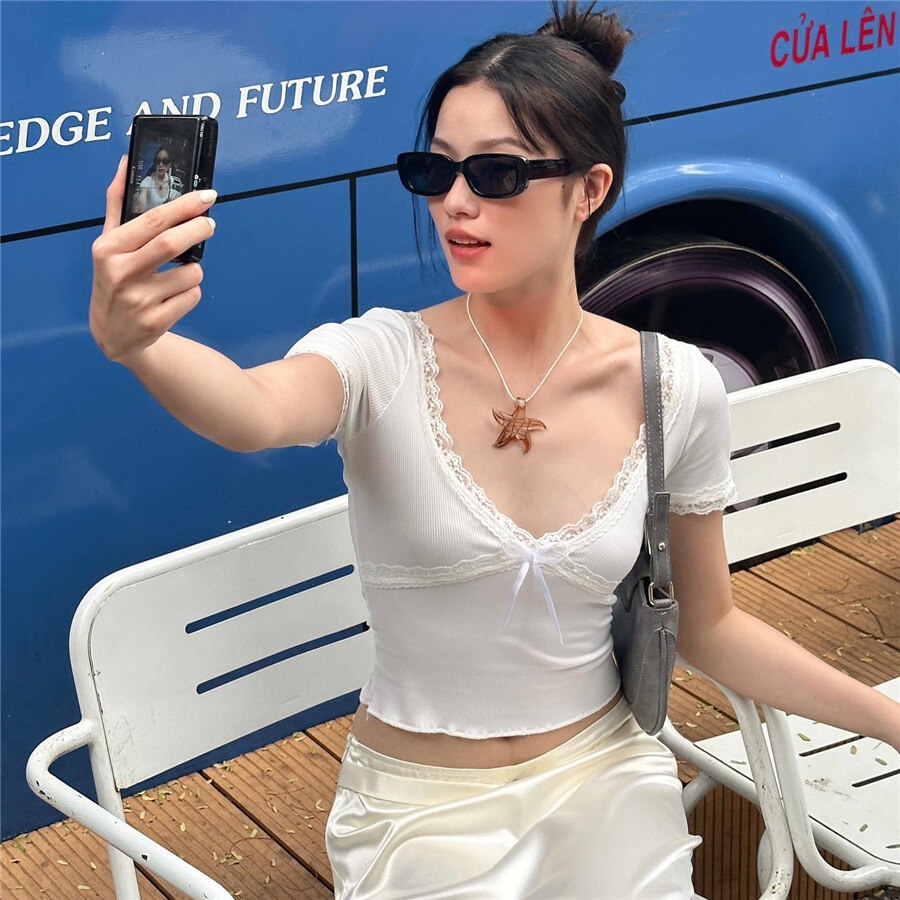 Weird Puss Áo Thun Crop top Tay Ngắn Cổ Chữ V Phối Ren Thắt Nơ Màu Trơn Phong Cách Đường Phố Mùa Hè Cho Nữ