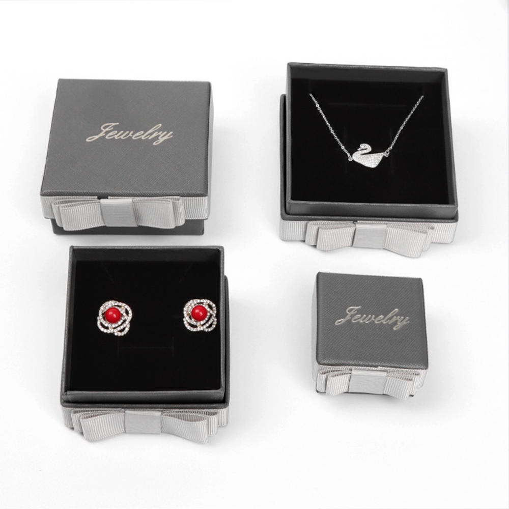 Hộp Đựng Trang Sức Hình Vuông Đính Nơ Xám Sang Trọng