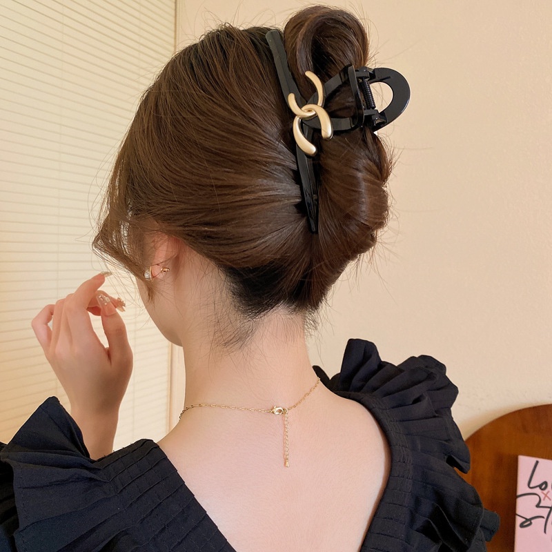 Kẹp Tóc Acrylic Hình Cá Mập Nhỏ In Chữ Đơn Giản Dễ Phối Đồ Cho Nữ