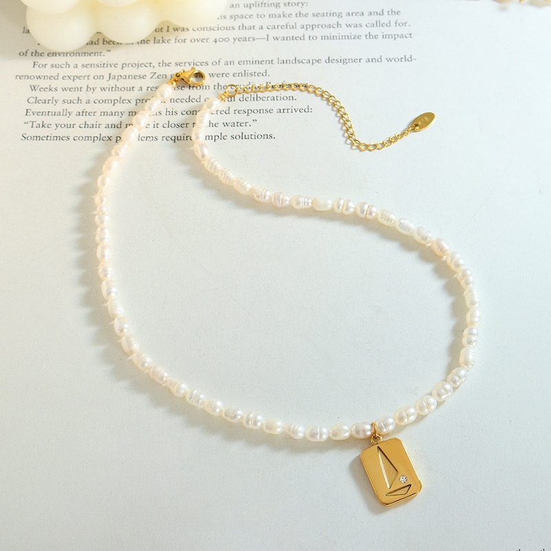 Vòng cổ Thép Titan Mặt Hình Tam Giác Đính Đá Zircon Và Ngọc Trai Không Phai Màu Sang Trọng