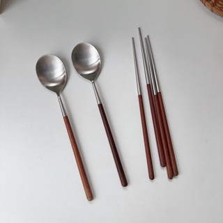 HERA Bộ Muỗng Đũa Bằng Thép Không Gỉ Với Tay Cầm Bằng Gỗ Tiện Dụng