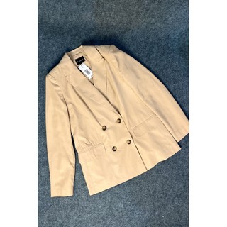 Áo blazer et vous hai hàng nút trước , hai túi