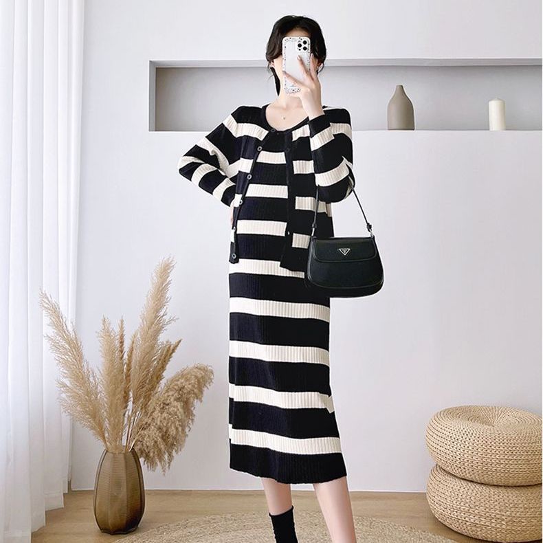 Bộ Áo Sweater Dệt Kim + Váy Yếm Dáng Dài Họa Tiết Kẻ Sọc Thời Trang Xuân Thu Xinh Xắn Cho Mẹ Bầu