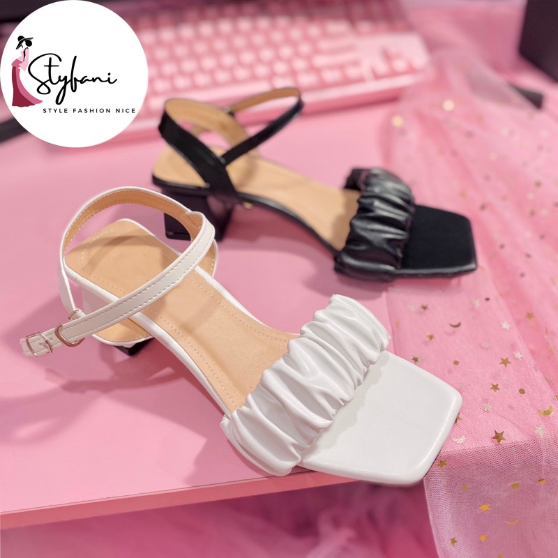 Giày sandal  nữ cao gót 4P quai ngang nhúm gót vuông trẻ trung hiện đại