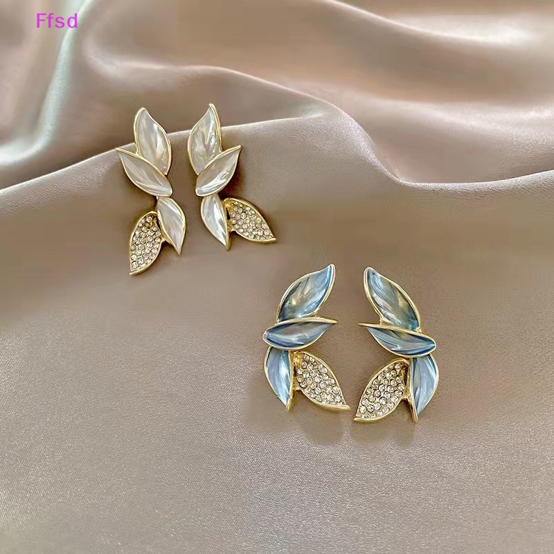 Khuyên Tai Dạng Hạt Hình Chữ Thập Tráng Men Hàn Quốc Hai Vòng Cung Màu Sắc Tương Phản Cá Tính Dành Cho Bạn Nữ * Bán Chạy