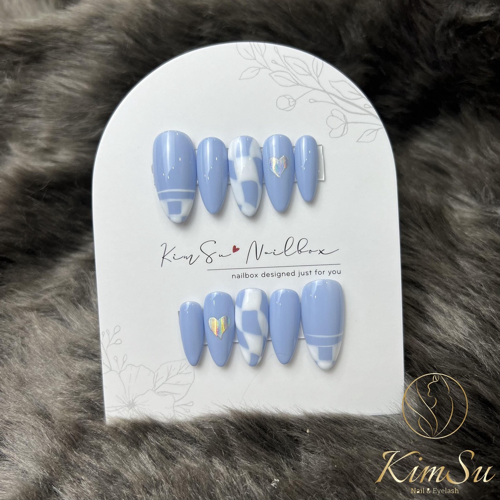 Móng úp thiết kế màu xanh pastel trái tim