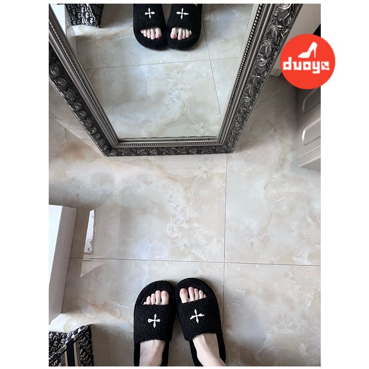 Dép Lông Xù Quai Chéo Đế Dày Bằng Dày Dặn Phong Cách Wu Xuanyi 2022 Thời Trang Xuân Thu Cho Nữ