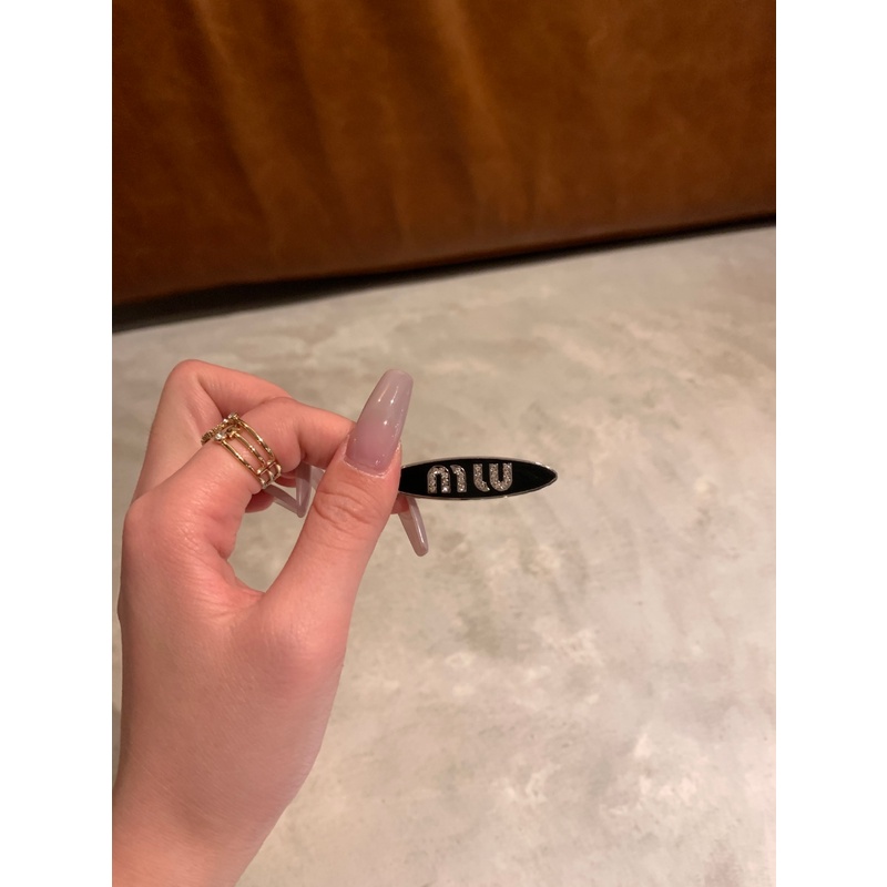 Kẹp Tóc Mỏ Vịt Hình Oval Đính Đá Lấp Lánh Hai Màu Dễ Thương