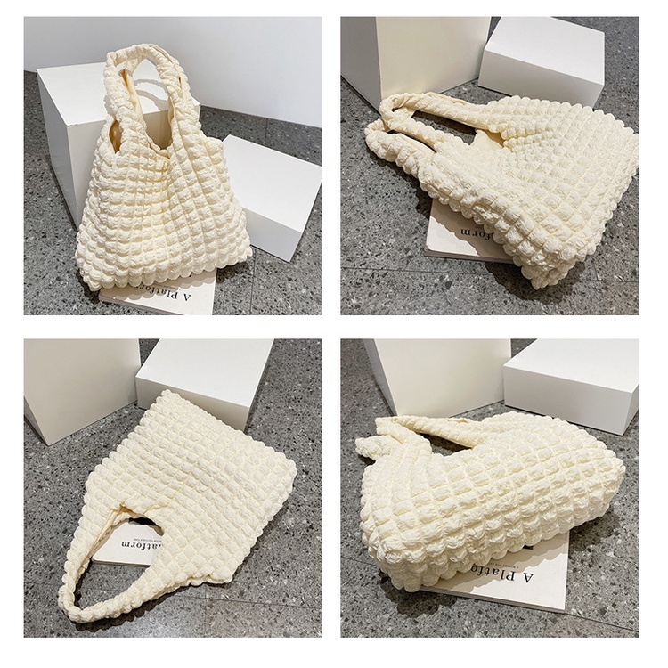 Carlyning style cozy soft M Túi Tote Đeo Vai Xếp Ly Bánh Waffle Thời Trang Hàn Quốc Mới Với Lưới Bong Bóng Phổ Biến